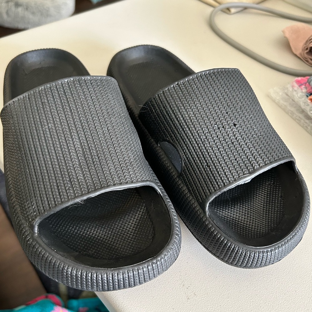 Cloudies Black Slide Sandals